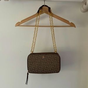 Versatile Tommy Hilfiger bag!